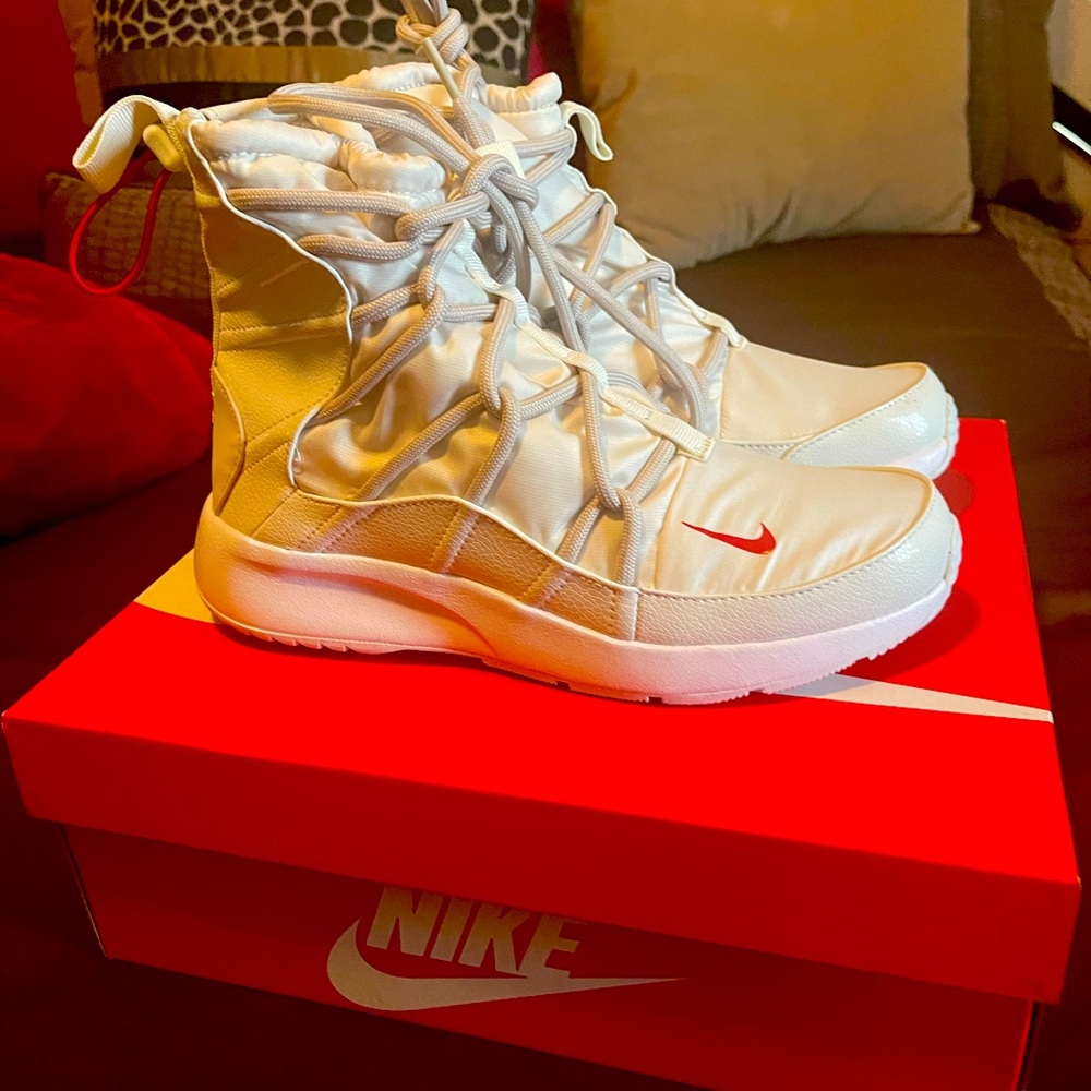 Woman winter boots completely new